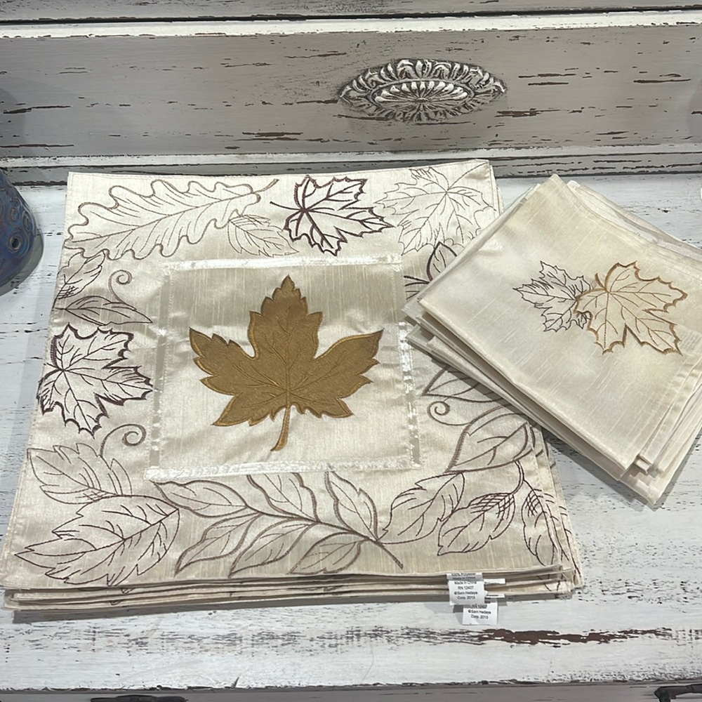 New 10 fall place mats and 12 New napkins… fall colors